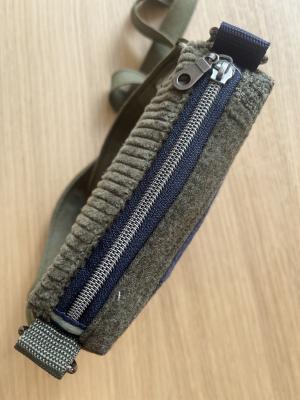 "Flickenwerk I/6" - KHAKI - DUNKELBLAU